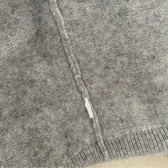 J Crew 100% cashmere men’s gray crew neck sweater 27108 - Picture 6 of 10